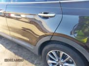 ✅ 2017 Hyundai Santa Fe SE • VIN: KM8SM4HF8HU221214 • Lot: 43491493. Listed on IAAI with 118,359 mi. Free auction sales archive from the USA and detailed vehicle history report at DreamBid. Image 17.