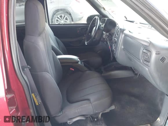 ✅ 2004 Chevrolet S-10 LS • VIN: 1GCDT13X74K132576 • Лот: 41593818. Опубликован ранее на IAAI с пробегом 88 511 миль. Бесплатный доступ к архиву аукционных продаж из США и подробный отчёт об истории автомобиля на DreamBid. Изображение 5.