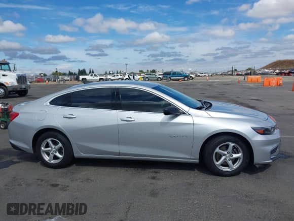 2018 Chevrolet Malibu LS z VIN 1G1ZC5ST9JF253327, wystawiony jako IAAI lot #43193628 z przebiegiem 53 935 mil mil oraz . Historia ofert i sprzedaży dostępna na DreamBid. Obrazek 13.