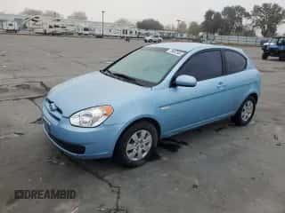 2010 Hyundai Accent GS с VIN KMHCM3AC1AU159451, выставлен на аукционе Copart как лот 79687504 с пробегом 82 316 миль миль и Чистый • Clean title. История ставок и продаж доступна на DreamBid. Изображение 1.