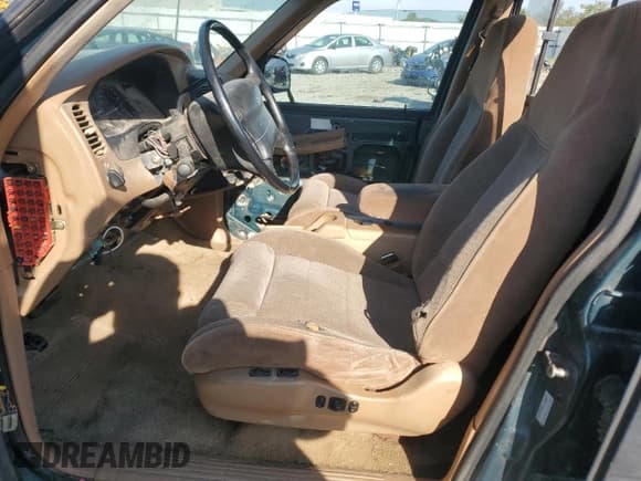 ✅ 1996 Ford Explorer XL • VIN: 1FMDU34X5TUA11552 • Lot: 73004144. Listed on Copart with 257,465 mi. Free auction sales archive from the USA and detailed vehicle history report at DreamBid. Image 7.