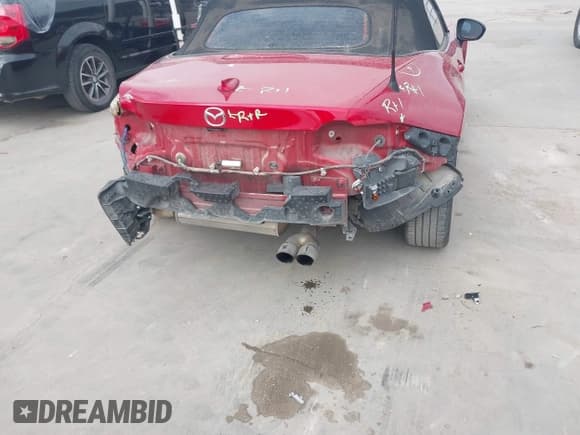 ✅ 2016 Mazda MX-5 Miata Grand Touring • VIN: JM1NDAD74G0109949 • Лот: 42091798. Опубликован ранее на IAAI с пробегом 122 411 миль. Бесплатный доступ к архиву аукционных продаж из США и подробный отчёт об истории автомобиля на DreamBid. Изображение 18.