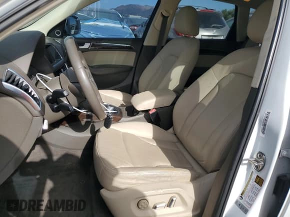 ✅ 2014 Audi Q5 Premium Plus • VIN: WA1DGAFP3EA129627 • Lot: 70332435. Wystawiony na Copart z przebiegiem 67 995 mil. Bezpłatny archiwum sprzedaży aukcyjnych z USA i szczegółowy raport historii pojazdu na DreamBid. Zdjęcie 7.