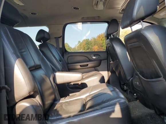 ✅ 2007 Chevrolet Suburban LTZ • VIN: 3GNFK16367G299552 • Lot: 75533084. Wystawiony na Copart z przebiegiem 180 783 mil. Bezpłatny archiwum sprzedaży aukcyjnych z USA i szczegółowy raport historii pojazdu na DreamBid. Zdjęcie 11.