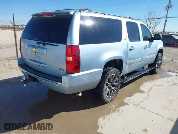 ✅ 2011 Chevrolet Suburban LTZ • VIN: 1GNSCKE06BR257111 • Lot: 43611568. Listed on IAAI with 219,786 mi. Free auction sales archive from the USA and detailed vehicle history report at DreamBid. Image 4.