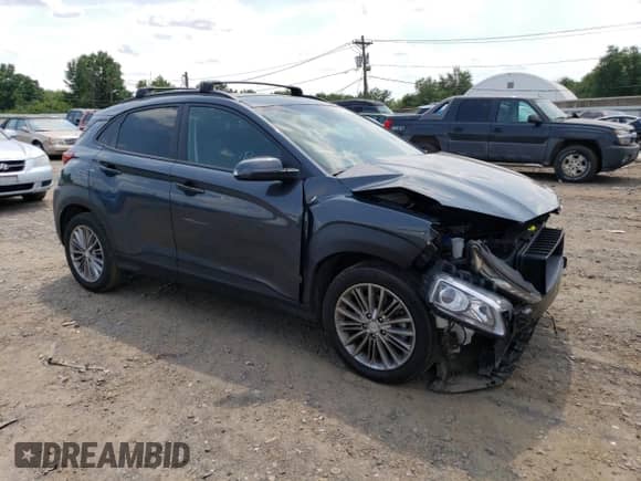 2020 Hyundai Kona SEL z VIN KM8K2CAA5LU464275, wystawiony jako Copart lot #59198593 z przebiegiem 42 324 mil mil oraz . Historia ofert i sprzedaży dostępna na DreamBid. Obrazek 4.