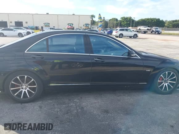 ✅ 2007 Mercedes-Benz S 600 • VIN: WDDNG76X27A060628 • Lot: 43915753. Listed on IAAI with 169,115 mi. Free auction sales archive from the USA and detailed vehicle history report at DreamBid. Image 13.