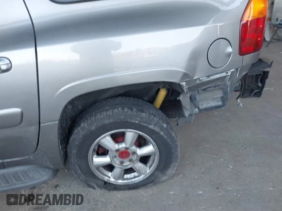 ✅ 2005 GMC Envoy SLT • VIN: 1GKET16S556177504 • Лот: 41307581. Опубликован ранее на IAAI с пробегом 131 102 миль. Бесплатный доступ к архиву аукционных продаж из США и подробный отчёт об истории автомобиля на DreamBid. Изображение 6.