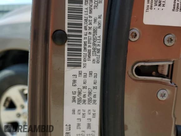✅ 2009 Dodge 1500 SLT • VIN: 1D3HB18PX9S759851 • Lot: 61210015. Wystawiony na Copart z przebiegiem 123 279 mil. Bezpłatny archiwum sprzedaży aukcyjnych z USA i szczegółowy raport historii pojazdu na DreamBid. Zdjęcie 12.