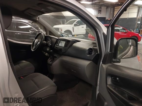 ✅ 2020 Nissan NV200 S • VIN: 3N6CM0KN2LK700137 • Лот: 41652163. Опубликован ранее на IAAI с пробегом 34 586 миль. Бесплатный доступ к архиву аукционных продаж из США и подробный отчёт об истории автомобиля на DreamBid. Изображение 5.