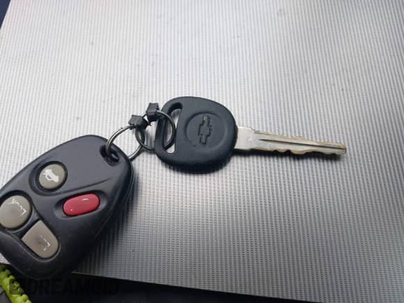 2000 Chevrolet Malibu LS z VIN 1G1NE52J4Y6135123, wystawiony jako IAAI lot #41162955 z przebiegiem 164 327 mil mil oraz . Historia ofert i sprzedaży dostępna na DreamBid. Obrazek 11.