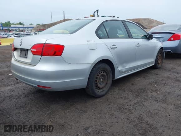 ✅ 2013 Volkswagen Jetta S • VIN: 3VW2K7AJ0DM206342 • Lot: 42244090. Listed on IAAI with 124,066 mi. Free auction sales archive from the USA and detailed vehicle history report at DreamBid. Image 4.