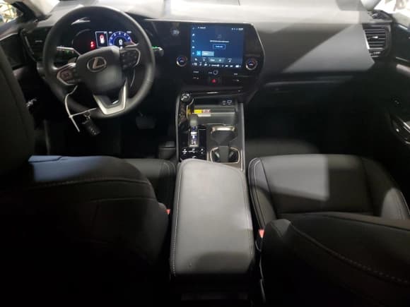 ✅ 2025 Lexus NX 350 • VIN: 2T2AGCEZ5SC081445 • Lot: 51842125. Wystawiony na Copart z przebiegiem 9 861 mil. Bezpłatny archiwum sprzedaży aukcyjnych z USA i szczegółowy raport historii pojazdu na DreamBid. Zdjęcie 8.