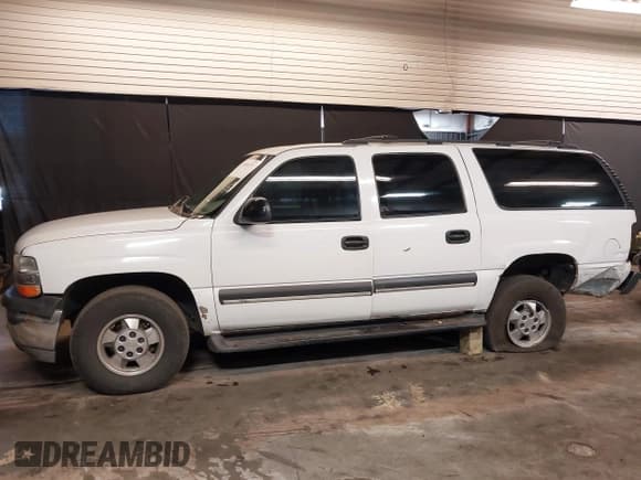 ✅ 2002 Chevrolet Suburban LT • VIN: 3GNFK16Z32G332066 • Лот: 41694175. Опубликован ранее на IAAI с пробегом 326 044 миль. Бесплатный доступ к архиву аукционных продаж из США и подробный отчёт об истории автомобиля на DreamBid. Изображение 14.
