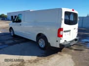 ✅ 2019 Nissan NV Cargo S • VIN: 1N6BF0KY5KN800175 • Lot: 43694451. Wystawiony na IAAI z przebiegiem 112 130 mil. Bezpłatny archiwum sprzedaży aukcyjnych z USA i szczegółowy raport historii pojazdu na DreamBid. Zdjęcie 3.