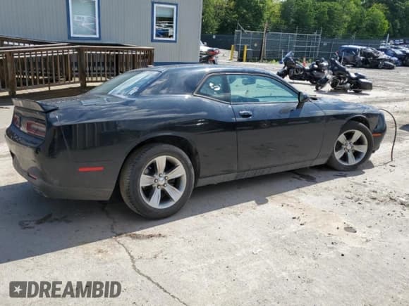 ✅ 2018 Dodge Challenger SXT Plus • VIN: 2C3CDZAG3JH317807 • Lot: 56797264. Wystawiony na Copart z przebiegiem Nie podano. Bezpłatny archiwum sprzedaży aukcyjnych z USA i szczegółowy raport historii pojazdu na DreamBid. Zdjęcie 3.