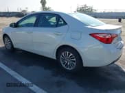 ✅ 2017 Toyota Corolla LE Eco • VIN: 5YFBPRHE5HP698745 • Lot: 43639588. Wystawiony na IAAI z przebiegiem 81 758 mil. Bezpłatny archiwum sprzedaży aukcyjnych z USA i szczegółowy raport historii pojazdu na DreamBid. Zdjęcie 3.