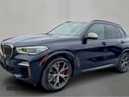 ✅ 2021 BMW X5 M50i • VIN: 5UXJU4C05M9F77329 • Лот: 85443405. Опубликован ранее на Copart с пробегом 123 907 миль. Бесплатный доступ к архиву аукционных продаж из США и подробный отчёт об истории автомобиля на DreamBid. Изображение 2.