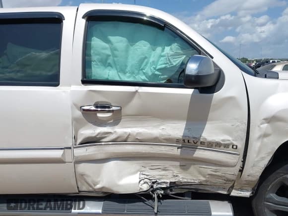 ✅ 2012 Chevrolet Silverado 1500 LTZ • VIN: 3GCPCTE0XCG307790 • Lot: 42459487. Wystawiony na IAAI z przebiegiem 199 708 mil. Bezpłatny archiwum sprzedaży aukcyjnych z USA i szczegółowy raport historii pojazdu na DreamBid. Zdjęcie 6.