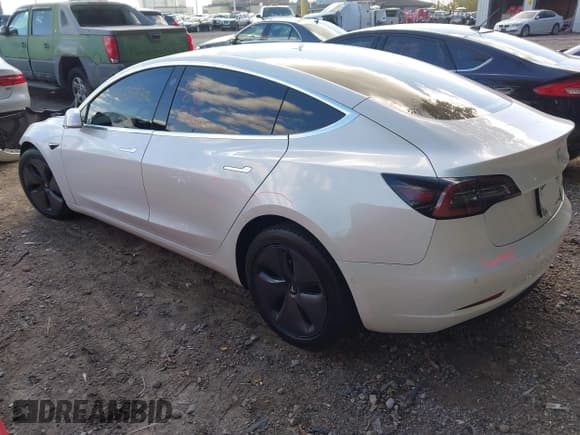 ✅ 2020 Tesla Model 3 Long Range • VIN: 5YJ3E1EB7LF637410 • Lot: 43532832. Wystawiony na IAAI z przebiegiem 84 190 mil. Bezpłatny archiwum sprzedaży aukcyjnych z USA i szczegółowy raport historii pojazdu na DreamBid. Zdjęcie 3.