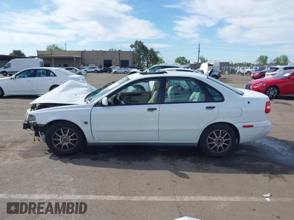 ✅ 2003 Volvo S40 • VIN: YV1VS27583F999072 • Лот: 41993862. Опубликован ранее на IAAI с пробегом 139 367 миль. Бесплатный доступ к архиву аукционных продаж из США и подробный отчёт об истории автомобиля на DreamBid. Изображение 15.