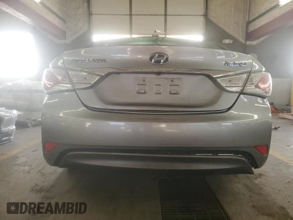 ✅ 2015 Hyundai Sonata • VIN: KMHEC4A46FA139361 • Lot: 91991795. Wystawiony na Copart z przebiegiem 189 898 mil. Bezpłatny archiwum sprzedaży aukcyjnych z USA i szczegółowy raport historii pojazdu na DreamBid. Zdjęcie 6.