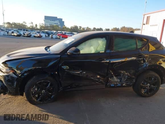 2024 Dodge Hornet R/T z VIN ZACPDFCW0R3A19099, wystawiony jako IAAI lot #41324376 z przebiegiem 179 mil mil oraz . Historia ofert i sprzedaży dostępna na DreamBid. Obrazek 14.