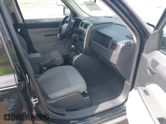 ✅ 2007 Jeep Patriot Sport • VIN: 1J8FF28W97D267050 • Lot: 41793288. Listed on IAAI with 132,743 mi. Free auction sales archive from the USA and detailed vehicle history report at DreamBid. Image 5.