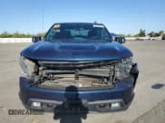 ✅ 2020 Chevrolet Silverado 1500 RST • VIN: 3GCUYEED0LG417007 • Lot: 82373475. Wystawiony na Copart z przebiegiem 80 490 mil. Bezpłatny archiwum sprzedaży aukcyjnych z USA i szczegółowy raport historii pojazdu na DreamBid. Zdjęcie 5.