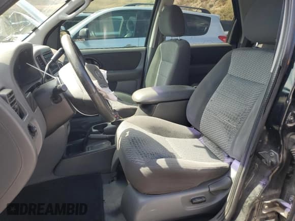 ✅ 2003 Ford Escape XLT Popular • VIN: 1FMYU03133KA33834 • Lot: 70538235. Wystawiony na Copart z przebiegiem 177 240 mil. Bezpłatny archiwum sprzedaży aukcyjnych z USA i szczegółowy raport historii pojazdu na DreamBid. Zdjęcie 7.