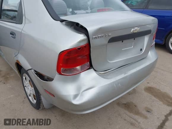 2005 Chevrolet Aveo SVM z VIN KL1TD52645B415308, wystawiony jako IAAI lot #41717918 z przebiegiem 66 814 mil mil oraz . Historia ofert i sprzedaży dostępna na DreamBid. Obrazek 6.