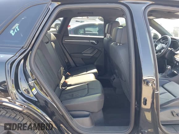 ✅ 2022 Audi Q3 S line Premium Plus • VIN: WA1EECF35N1009489 • Lot: 42956258. Wystawiony na IAAI z przebiegiem 32 000 mil. Bezpłatny archiwum sprzedaży aukcyjnych z USA i szczegółowy raport historii pojazdu na DreamBid. Zdjęcie 8.