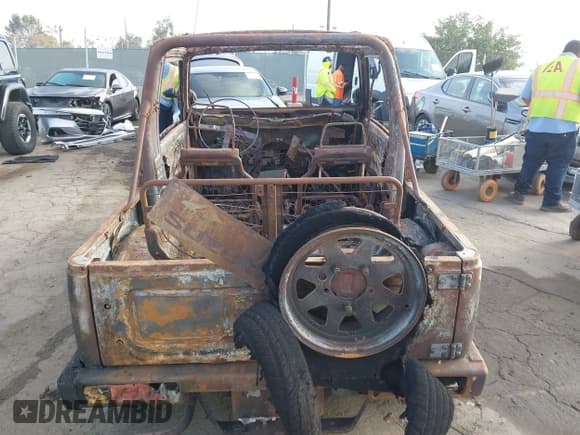 ✅ 1987 Suzuki Samurai • VIN: JS4JC51C3H4189102 • Lot: 42715087. Wystawiony na IAAI z przebiegiem Nie podano. Bezpłatny archiwum sprzedaży aukcyjnych z USA i szczegółowy raport historii pojazdu na DreamBid. Zdjęcie 15.