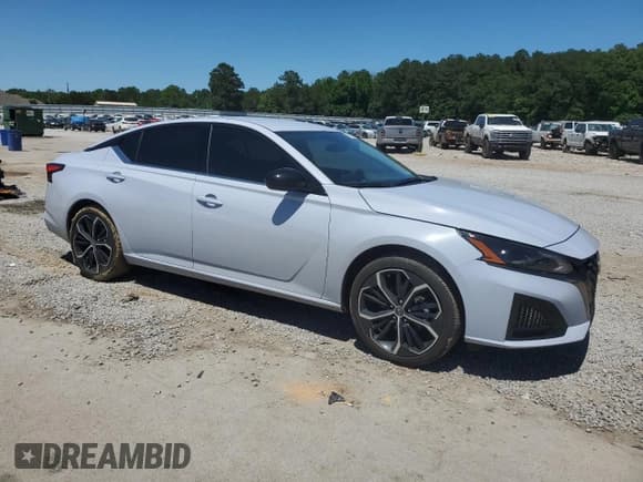 ✅ 2025 Nissan Altima SR • VIN: 1N4BL4CW5SN328663 • Lot: 57577975. Listed on Copart with 6,715 mi. Free auction sales archive from the USA and detailed vehicle history report at DreamBid. Image 4.