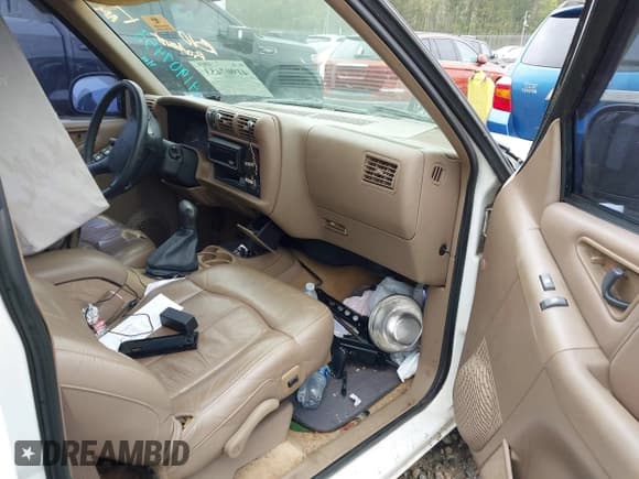 ✅ 1997 Chevrolet Blazer LS • VIN: 1GNDT13W3V2181824 • Lot: 41907453. Wystawiony na IAAI z przebiegiem 150 405 mil. Bezpłatny archiwum sprzedaży aukcyjnych z USA i szczegółowy raport historii pojazdu na DreamBid. Zdjęcie 5.