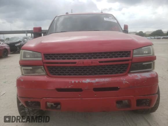 ✅ 2005 Chevrolet Silverado 2500HD LS • VIN: 1GCHK23285F894999 • Lot: 91209125. Wystawiony na Copart z przebiegiem Nie podano. Bezpłatny archiwum sprzedaży aukcyjnych z USA i szczegółowy raport historii pojazdu na DreamBid. Zdjęcie 5.