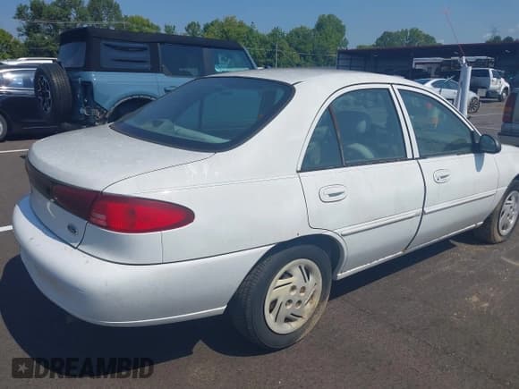 ✅ 2002 Ford Escort Fleet Standard • VIN: 3FAFP13P82R214330 • Lot: 42997722. Listed on IAAI with 156,160 mi. Free auction sales archive from the USA and detailed vehicle history report at DreamBid. Image 4.