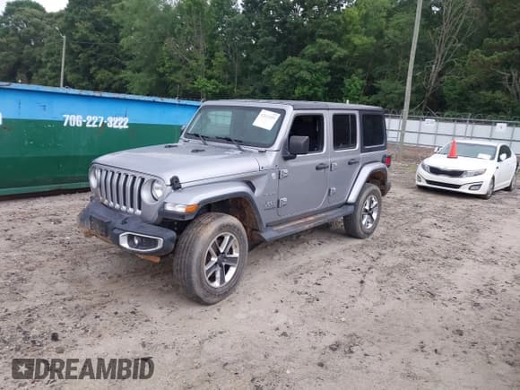 ✅ 2020 Jeep Wrangler Unlimited Sahara • VIN: 1C4HJXENXLW135615 • Lot: 42611859. Wystawiony na IAAI z przebiegiem 85 452 mil. Bezpłatny archiwum sprzedaży aukcyjnych z USA i szczegółowy raport historii pojazdu na DreamBid. Zdjęcie 2.