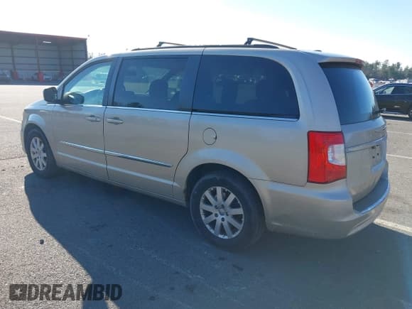 ✅ 2013 Chrysler Town & Country Touring • VIN: 2C4RC1BG8DR649992 • Lot: 43742120. Listed on IAAI with 215,126 mi. Free auction sales archive from the USA and detailed vehicle history report at DreamBid. Image 3.