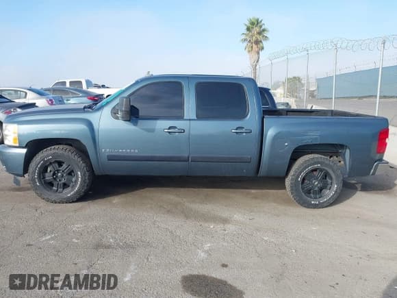✅ 2007 Chevrolet Silverado 1500 1LT • VIN: 2GCEK13M471621731 • Lot: 43596019. Listed on IAAI with 217,416 mi. Free auction sales archive from the USA and detailed vehicle history report at DreamBid. Image 14.