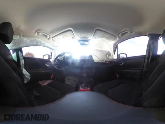 ✅ 2019 Jeep Renegade Trailhawk • VIN: ZACNJBC15KPK04595 • Lot: 42675223. Wystawiony na IAAI z przebiegiem 30 291 mil. Bezpłatny archiwum sprzedaży aukcyjnych z USA i szczegółowy raport historii pojazdu na DreamBid. Zdjęcie 17.