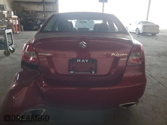 ✅ 2013 Suzuki Kizashi SE • VIN: JS2RF9A36D6100423 • Lot: 80698235. Wystawiony na Copart z przebiegiem 131 354 mil. Bezpłatny archiwum sprzedaży aukcyjnych z USA i szczegółowy raport historii pojazdu na DreamBid. Zdjęcie 6.