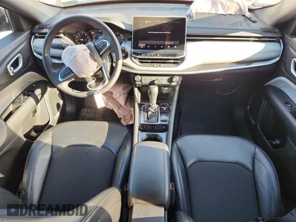 ✅ 2024 Jeep Compass Latitude • VIN: 3C4NJDBN0RT582412 • Lot: 81834455. Wystawiony na Copart z przebiegiem 59 955 mil. Bezpłatny archiwum sprzedaży aukcyjnych z USA i szczegółowy raport historii pojazdu na DreamBid. Zdjęcie 8.