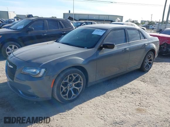 ✅ 2018 Chrysler 300 Touring • VIN: 2C3CCAAG7JH264372 • Lot: 43687987. Wystawiony na IAAI z przebiegiem 40 525 mil. Bezpłatny archiwum sprzedaży aukcyjnych z USA i szczegółowy raport historii pojazdu na DreamBid. Zdjęcie 2.
