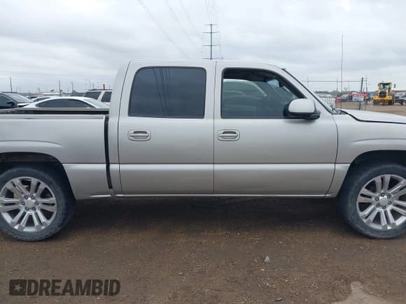 ✅ 2006 GMC Sierra Denali • VIN: 2GTEK63N061343463 • Lot: 41565645. Wystawiony na IAAI z przebiegiem Nie podano. Bezpłatny archiwum sprzedaży aukcyjnych z USA i szczegółowy raport historii pojazdu na DreamBid. Zdjęcie 13.