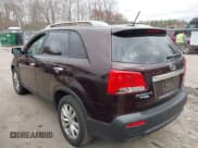 ✅ 2011 Kia Sorento EX • VIN: 5XYKUDA29BG090508 • Lot: 43727118. Wystawiony na IAAI z przebiegiem 197 556 mil. Bezpłatny archiwum sprzedaży aukcyjnych z USA i szczegółowy raport historii pojazdu na DreamBid. Zdjęcie 3.
