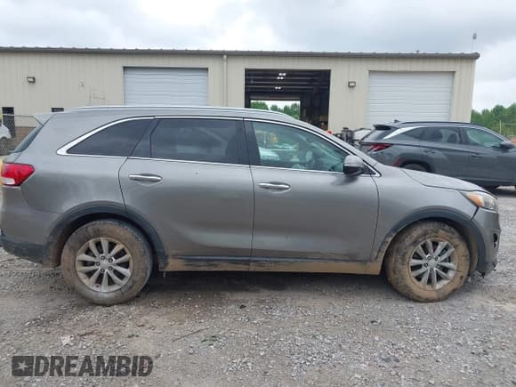 ✅ 2016 Kia Sorento LX • VIN: 5XYPG4A58GG010789 • Lot: 42290618. Listed on IAAI with 163,053 mi. Free auction sales archive from the USA and detailed vehicle history report at DreamBid. Image 13.