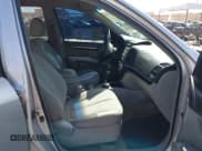 ✅ 2007 Hyundai Santa Fe SE • VIN: 5NMSH13E77H018407 • Lot: 43713288. Wystawiony na IAAI z przebiegiem 155 904 mil. Bezpłatny archiwum sprzedaży aukcyjnych z USA i szczegółowy raport historii pojazdu na DreamBid. Zdjęcie 5.