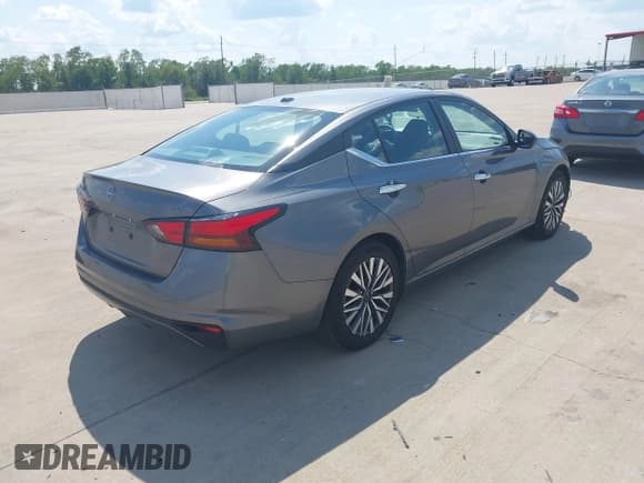 ✅ 2024 Nissan Altima SV • VIN: 1N4BL4DV9RN364968 • Лот: 43230431. Опубликован ранее на IAAI с пробегом 23 786 миль. Бесплатный доступ к архиву аукционных продаж из США и подробный отчёт об истории автомобиля на DreamBid. Изображение 4.