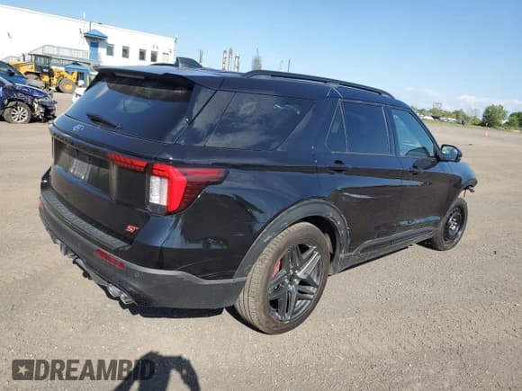 ✅ 2025 Ford Explorer ST • VIN: 1FMWK8GC6SGB94171 • Lot: 70278635. Wystawiony na Copart z przebiegiem 7 471 mil. Bezpłatny archiwum sprzedaży aukcyjnych z USA i szczegółowy raport historii pojazdu na DreamBid. Zdjęcie 3.